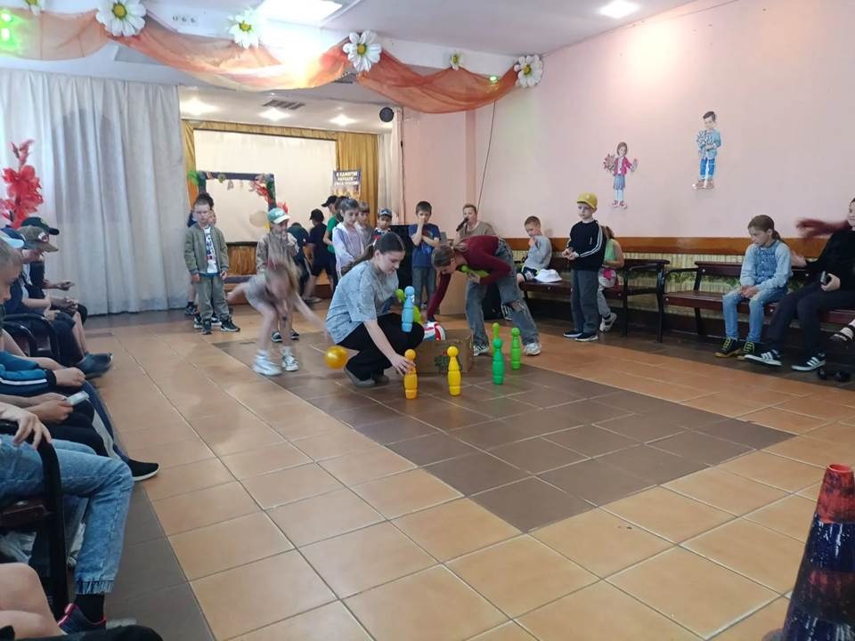 День восьмой. Подвижные игры, эстафета в Доме Культуры.