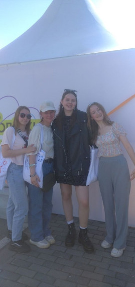 Наши девочки в составе делегации Славского МО на «Дне молодёжи» в г.Калининграде.