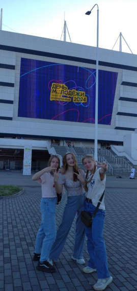 Наши девочки в составе делегации Славского МО на «Дне молодёжи» в г.Калининграде.
